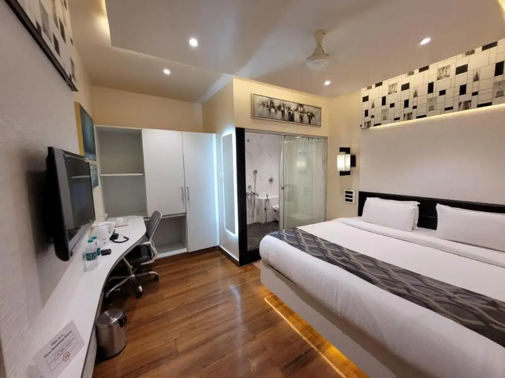 Бангалор: Hotel surya dev residency