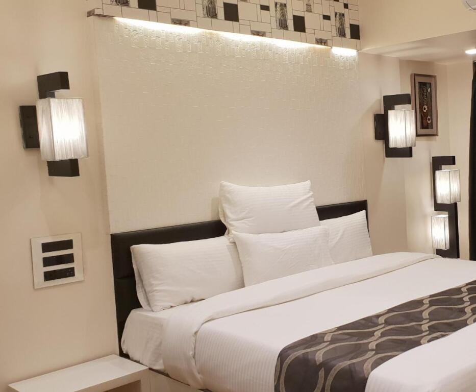 Бангалор: Hotel surya dev residency