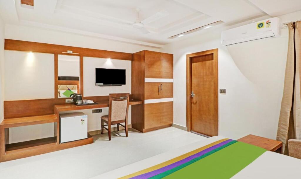 Бангалор: Treebo Emora Grand