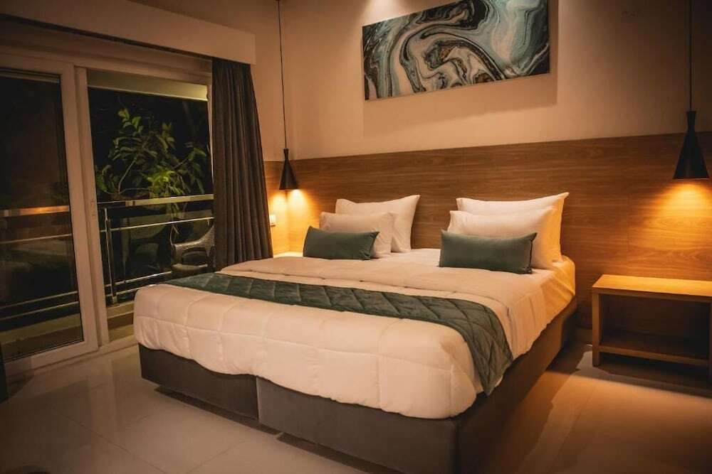 Бангалор: Eiffel Suites