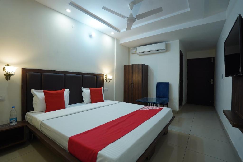 Лудхиана: OYO 86335 Hotel Grey Orchid