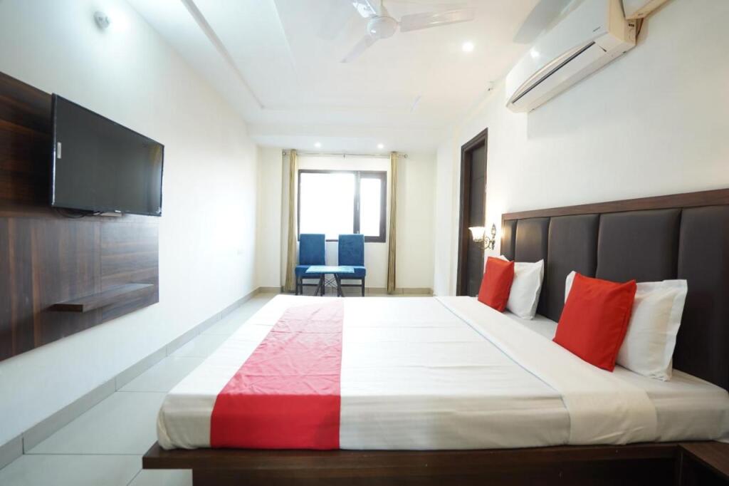 Лудхиана: OYO 86335 Hotel Grey Orchid