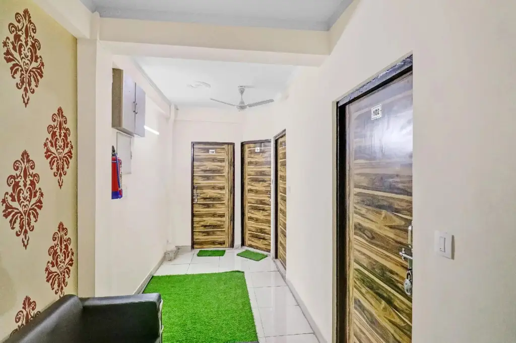 Газиабад: OYO 86348 Hotel crossing republik