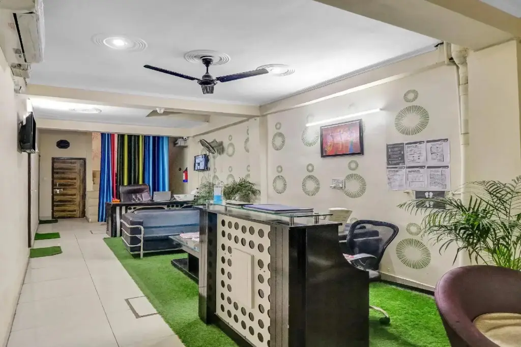 Газиабад: OYO 86348 Hotel crossing republik