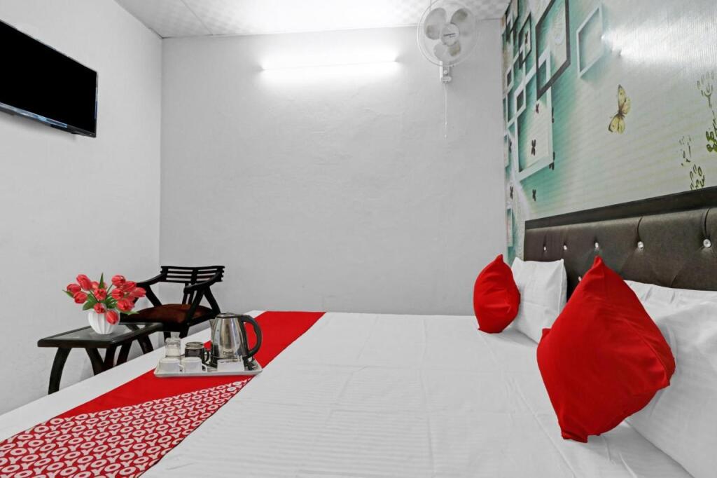 Фаридабад: OYO 88123 Hotel Small Town