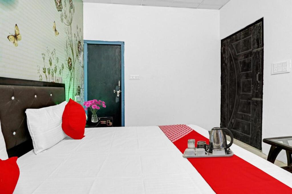 Фаридабад: OYO 88123 Hotel Small Town