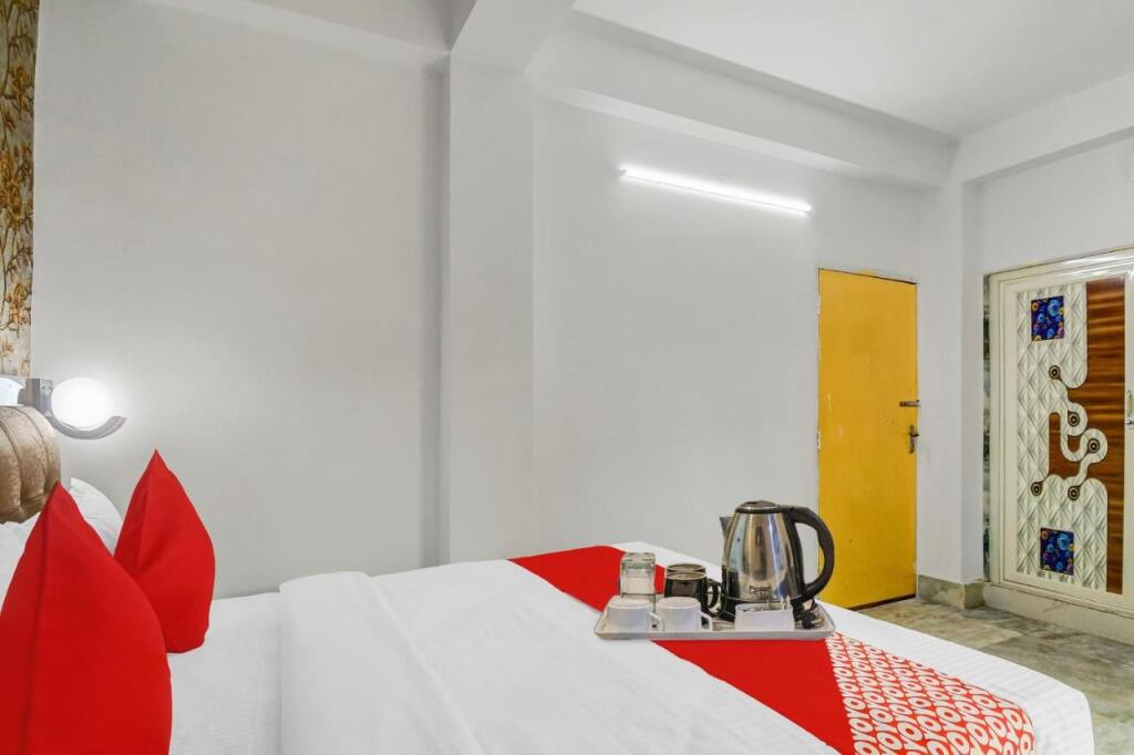 Колката: OYO 88202 Starlight Guest House