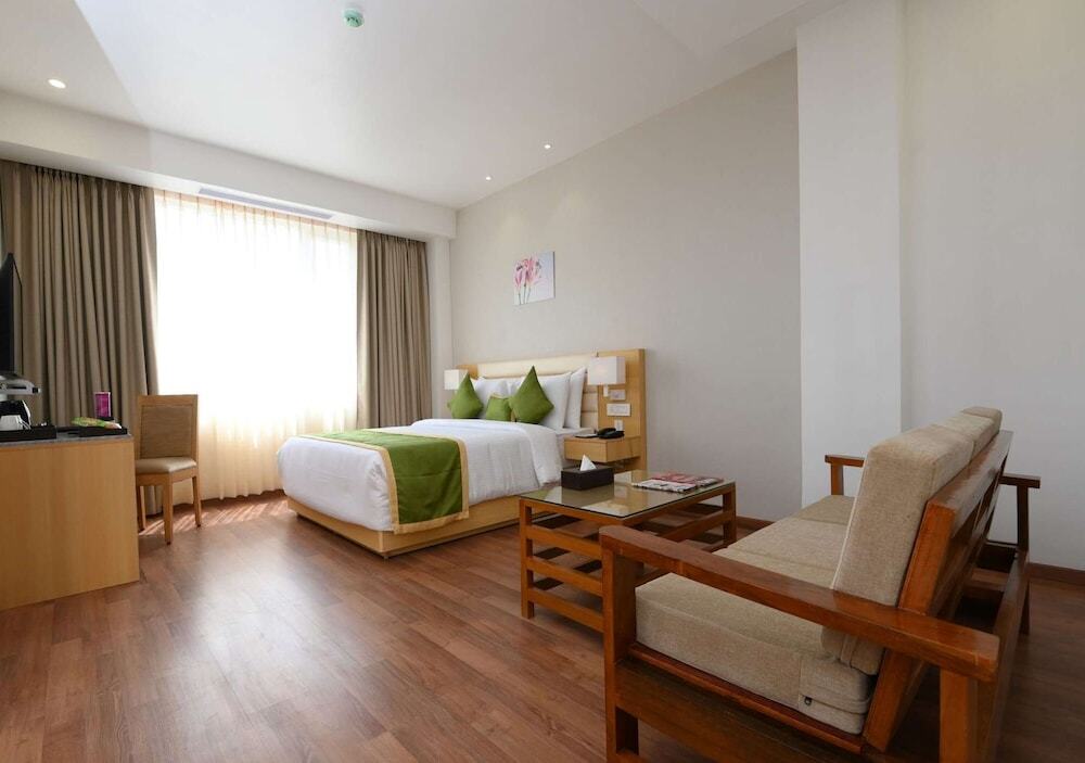 Дибругарх: Pushkara Sarovar Portico Dibrugarh