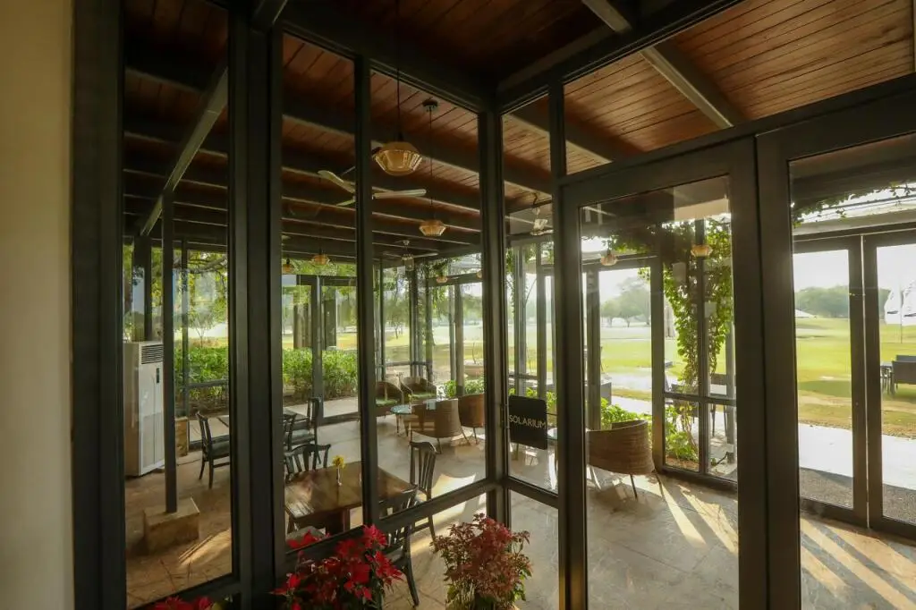 Мумбаи: Club Mahindra Kensville