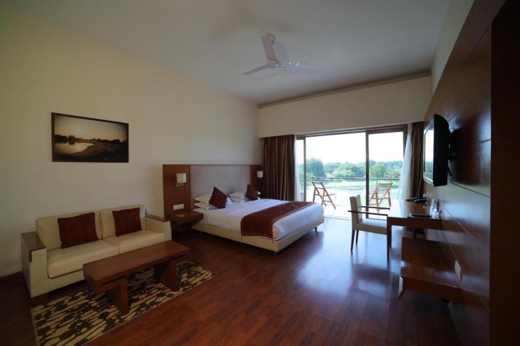 Мумбаи: Club Mahindra Kensville