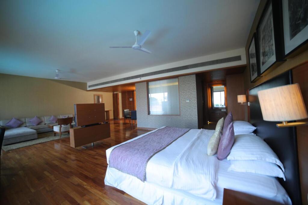 Мумбаи: Club Mahindra Kensville
