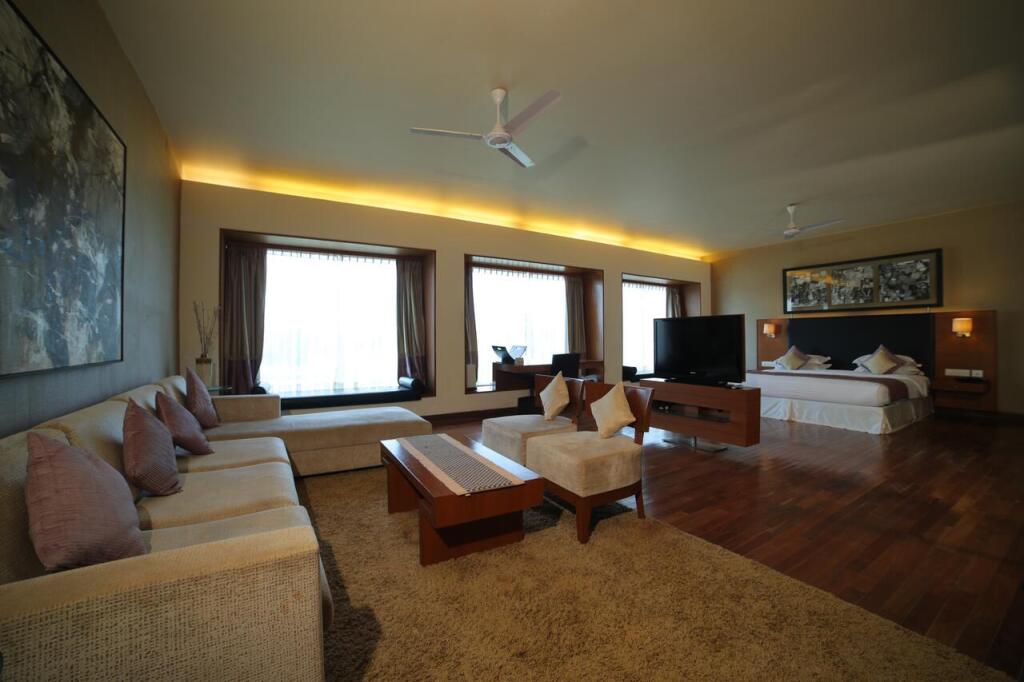 Мумбаи: Club Mahindra Kensville