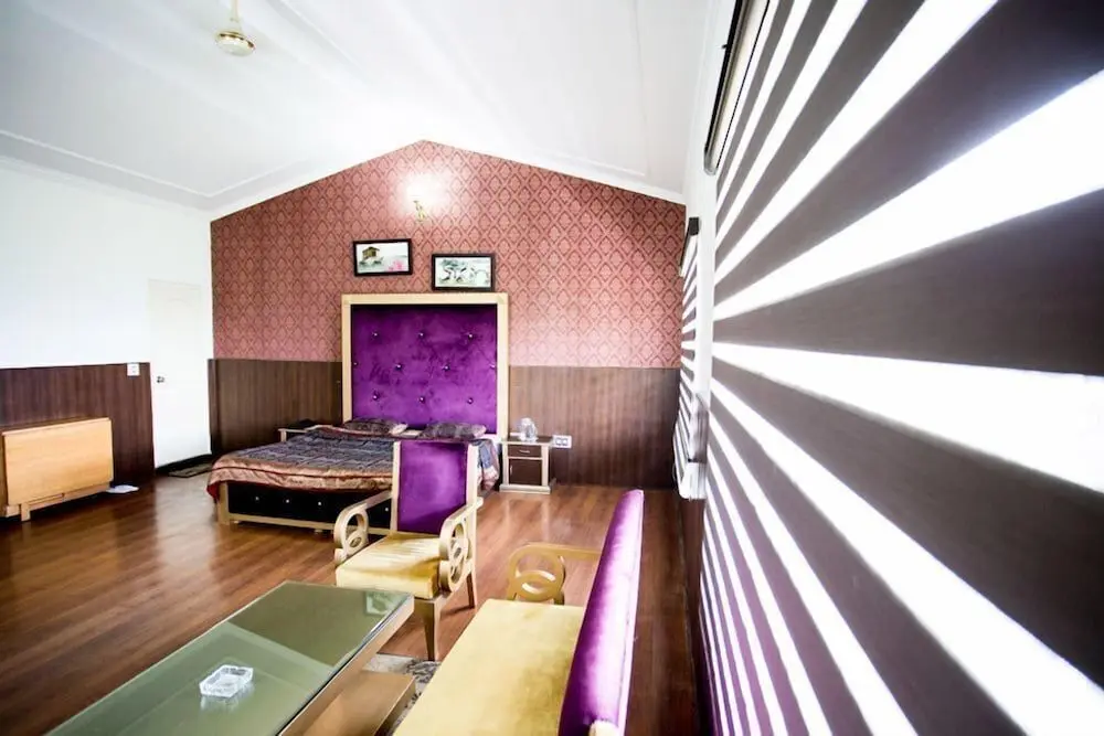 Техри: Tehri Club and Resorts