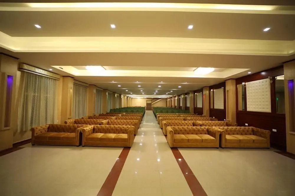 Техри: Tehri Club and Resorts
