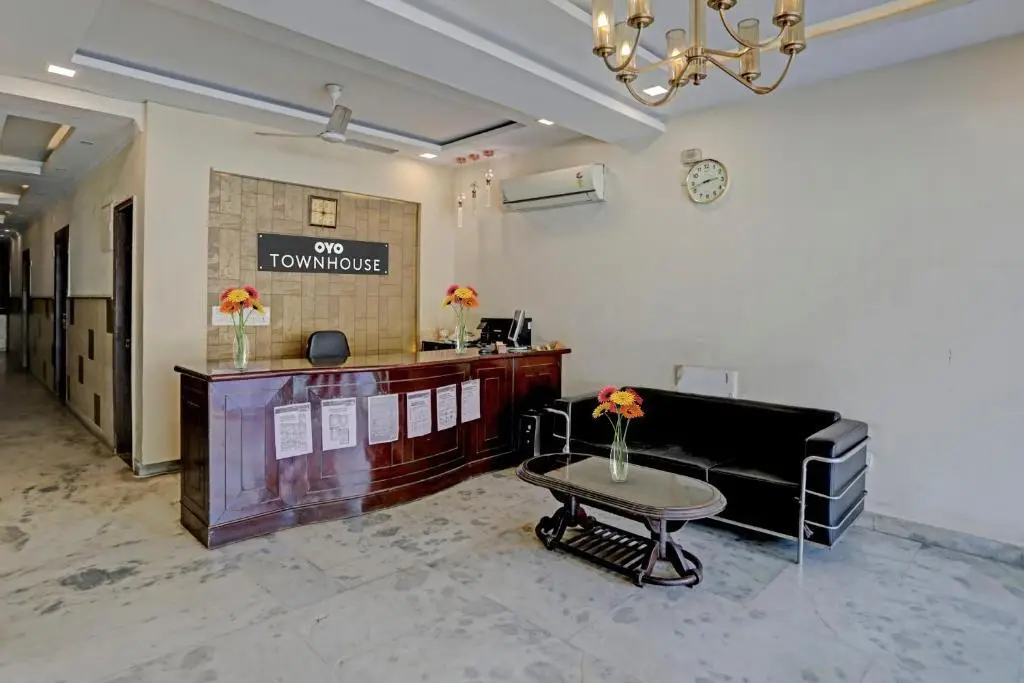 Большая Нойда: OYO Townhouse 951 Dharam Villa