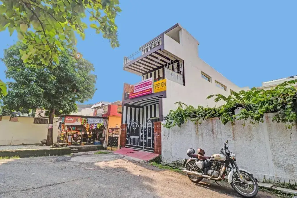 Дехрадун: SPOT ON Ganpati Home Stays