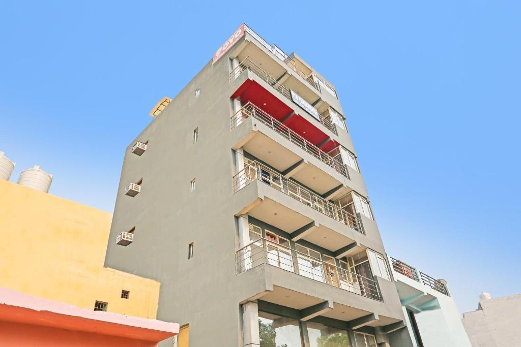 OYO Townhouse 1030 Zodiac Near Botanic Garden of Indian Republic — фото 1