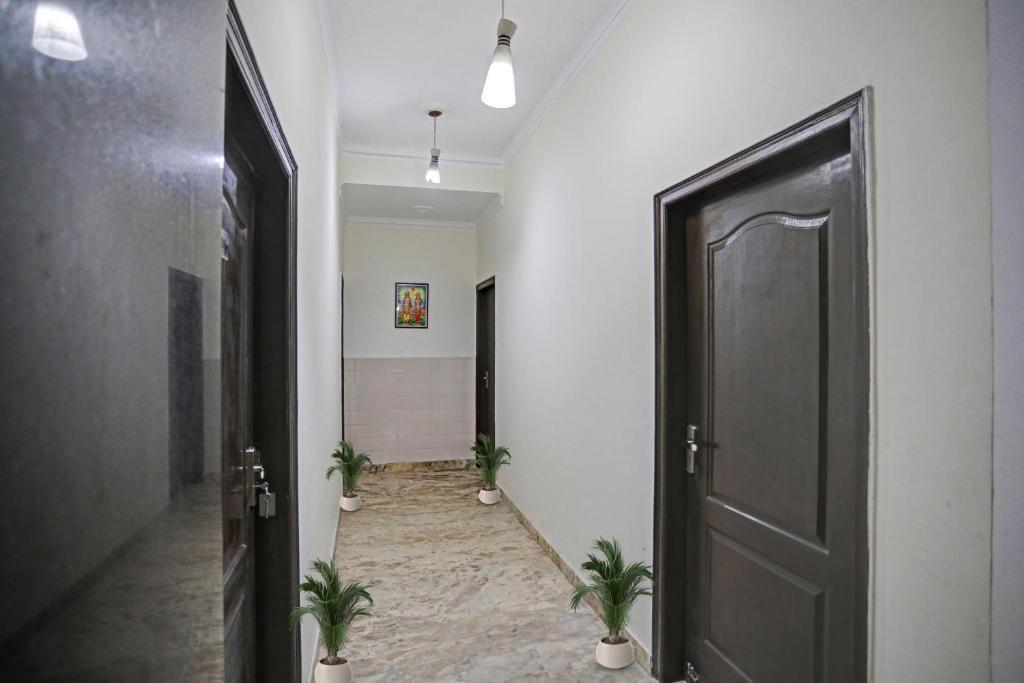 Нойда: Townhouse 1053 Hotel The Premier View