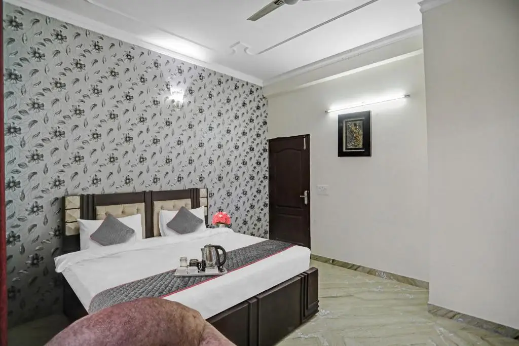 Нойда: Townhouse 1053 Hotel The Premier View