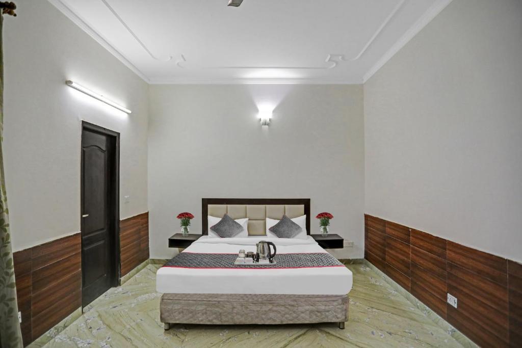 Нойда: Townhouse 1053 Hotel The Premier View