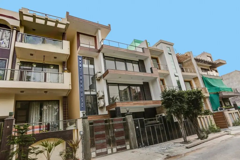 OYO Townhouse 1071 Hotel Metro Inn Residency Near ISKCON Temple Noida — фото 1