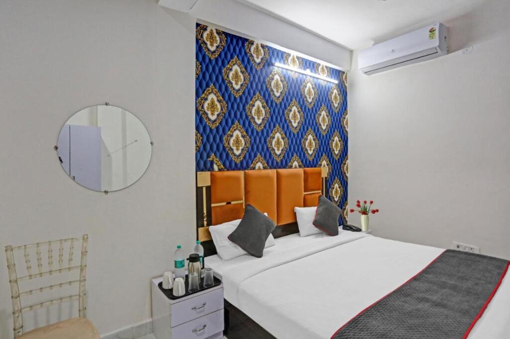 Нойда: OYO Townhouse 1062 Paradise Inn Near Noida Sector 51 Metro Station