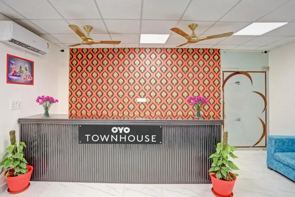 Нойда: OYO Townhouse 1062 Paradise Inn Near Noida Sector 51 Metro Station