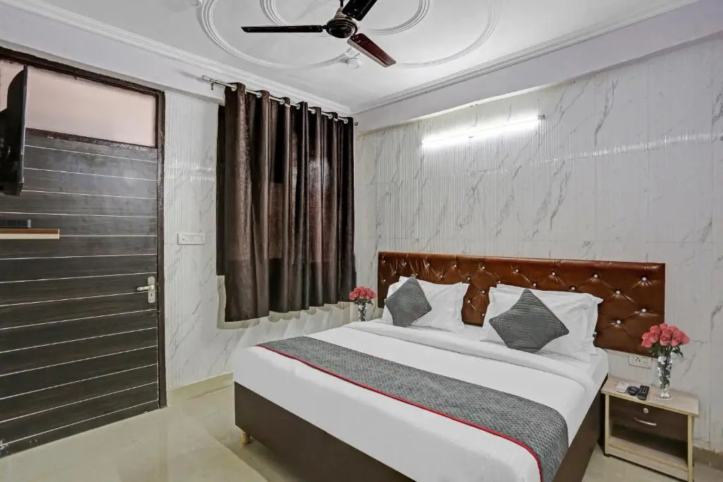 Нойда: Townhouse Oak 1078 Hotel Dream Town