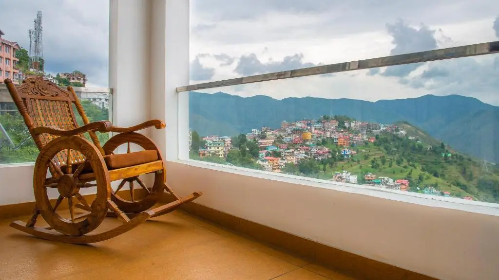 Шимла: The White Haven Homestay I Rooms & Kitchen