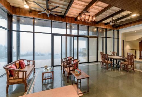 Хандала: SaffronStays Falcon Hill, Lonavala - luxury villa with infinity pool near Lion's Point