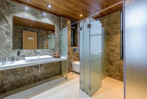 Хандала: SaffronStays Falcon Hill, Lonavala - luxury villa with infinity pool near Lion's Point