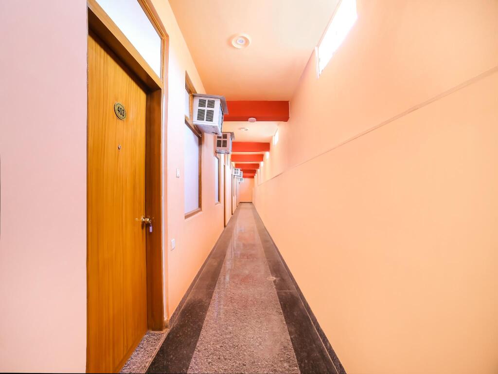 Нави-Мумбай: OYO 36742 Kunal Palace