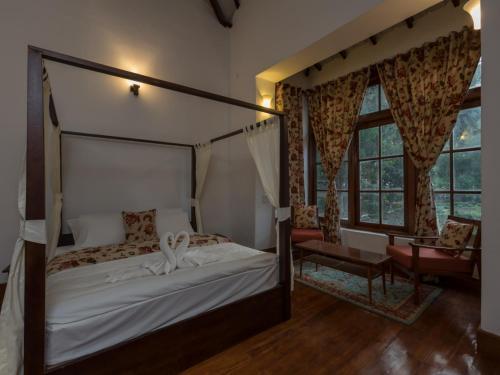 Ути: SaffronStays Milton Abbott Estate