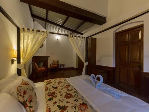 Ути: SaffronStays Milton Abbott Estate