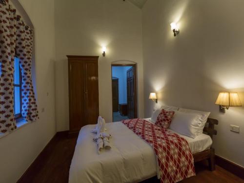 Ути: SaffronStays Milton Abbott Estate