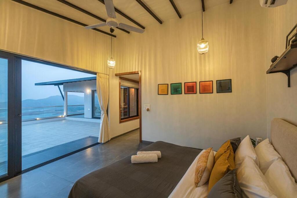 Хандала: SaffronStays Ahilya Waters By Kosha Villas, Pawna-Entire Villa