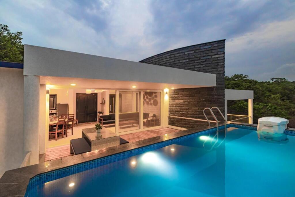 SaffronStays Kaia Waters by Kosha Villas, Pawna - Greek style villa with panoramic view of Pawna lake — фото 1