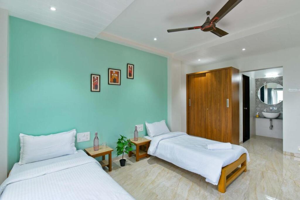 Лаваса: SaffronStays Riverdale, Mulshi - Lakefront villa with pool and mountain view