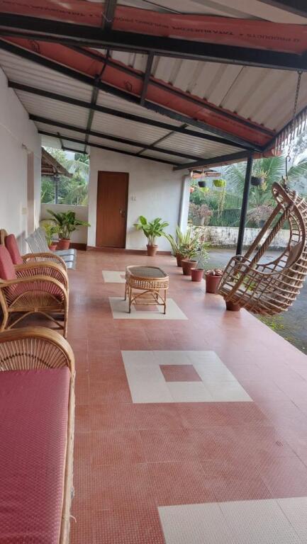 Кушалнагар: Family Estate Stay Near Murnad