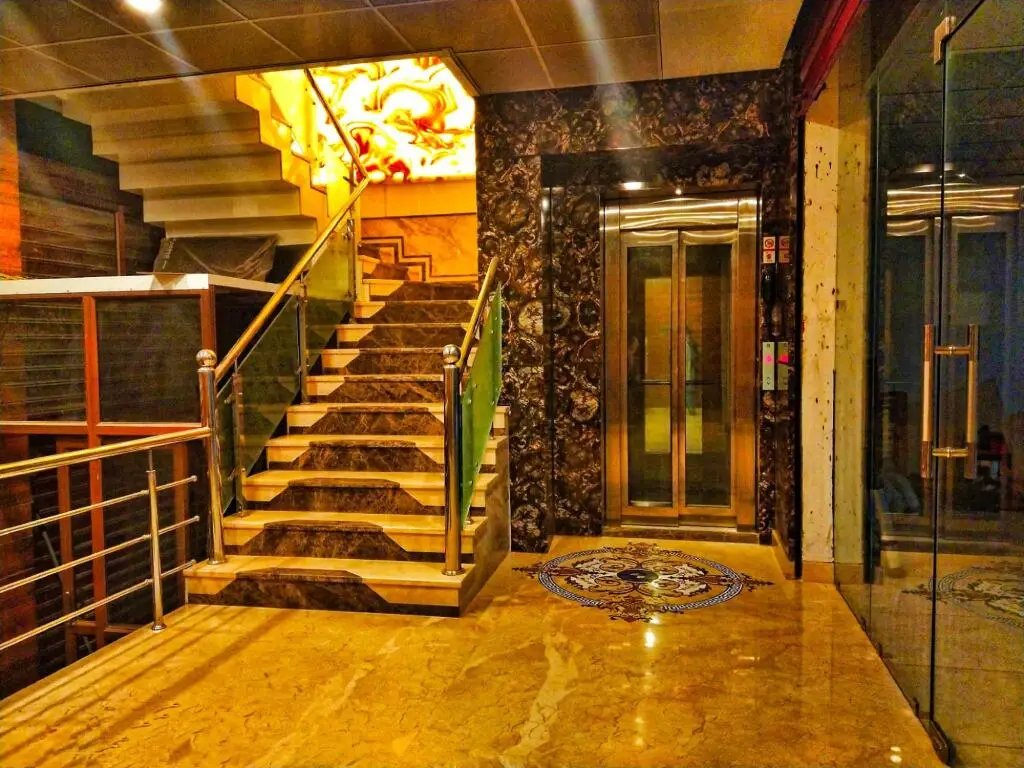 Лакхнау: Shri Tirupati Residency