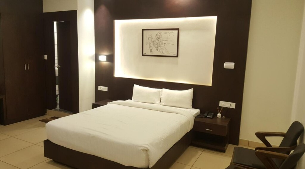 Chikkajala: Orbis Hotel