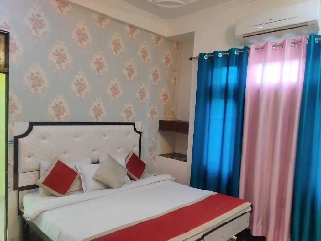 Ачрол: Oyo 93263 Rajwada Hotel And Restaurant