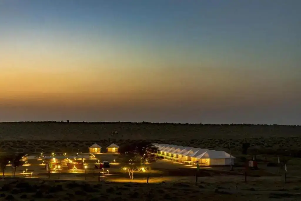 Джайсалмер: Golden Sandstone Hotel Desert Safari Camp
