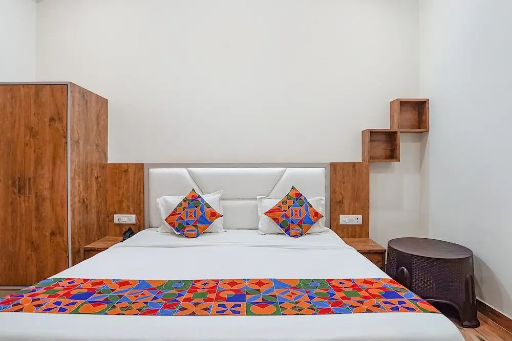 Агра: FabHotel Sirtaj Suits