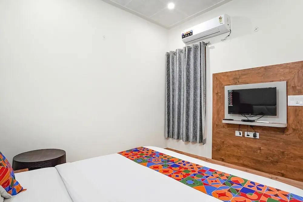 Агра: FabHotel Sirtaj Suits