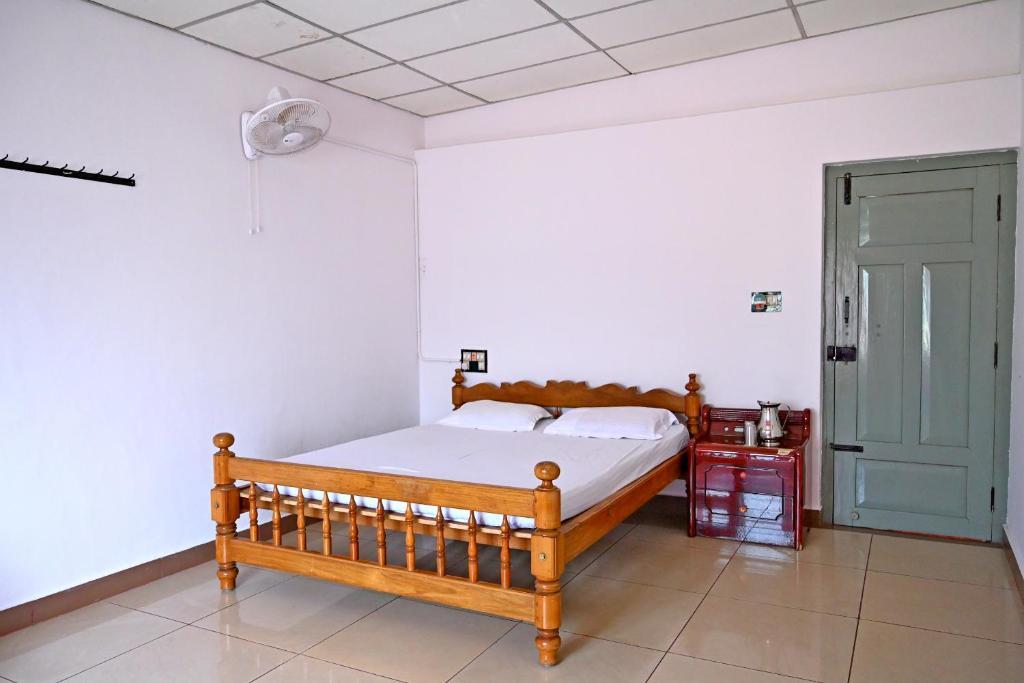 Sakleshpur: Giridarshini Homestay - Pool, Falls, Home Food & Estate