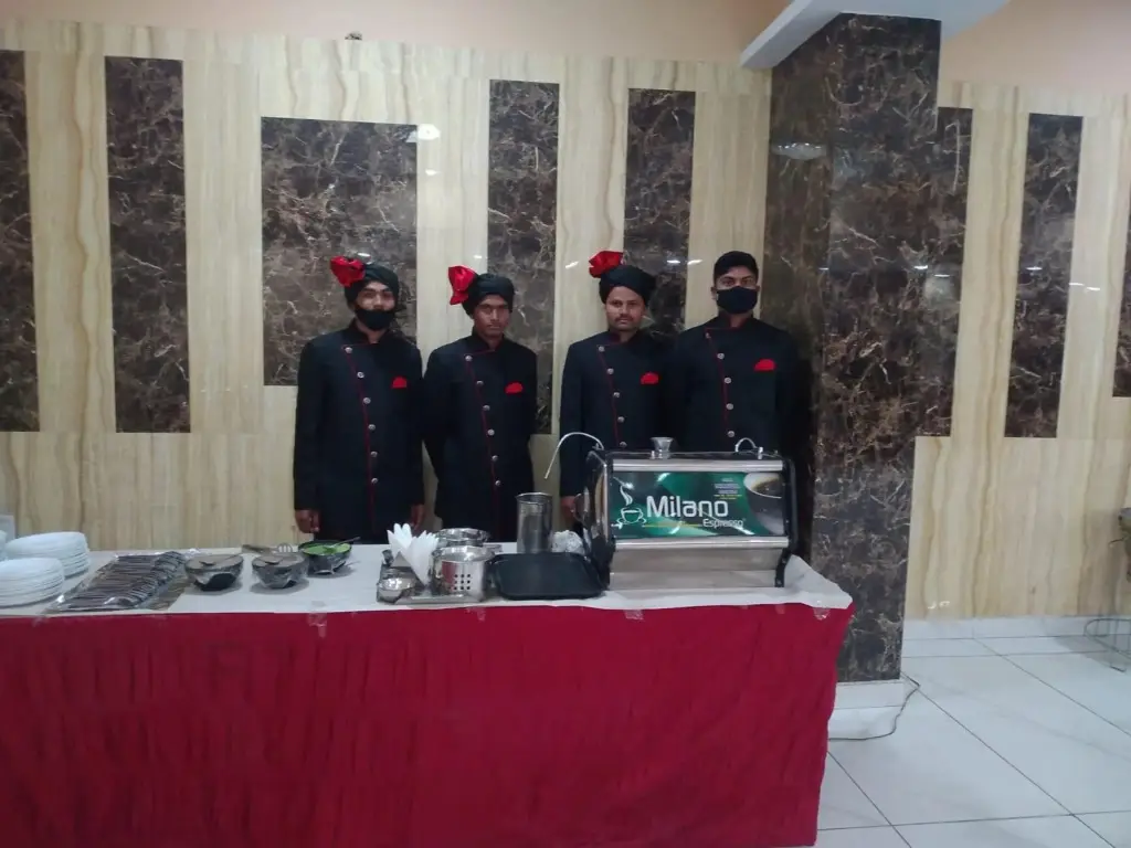 Джуси: Hotel Hts