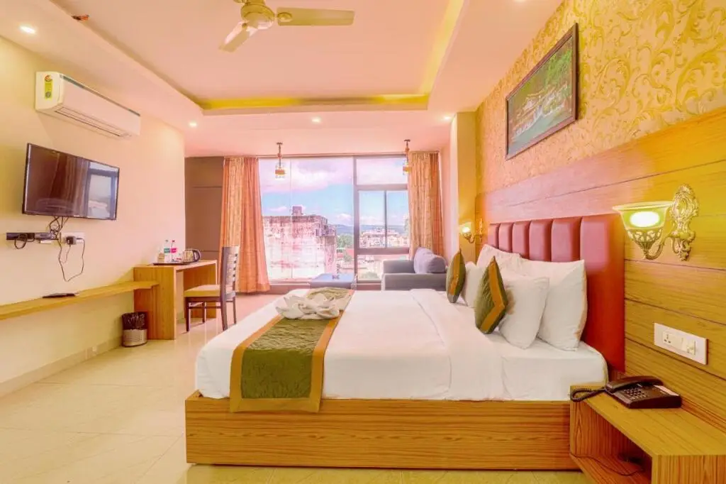 Дехрадун: The Glory Hotel
