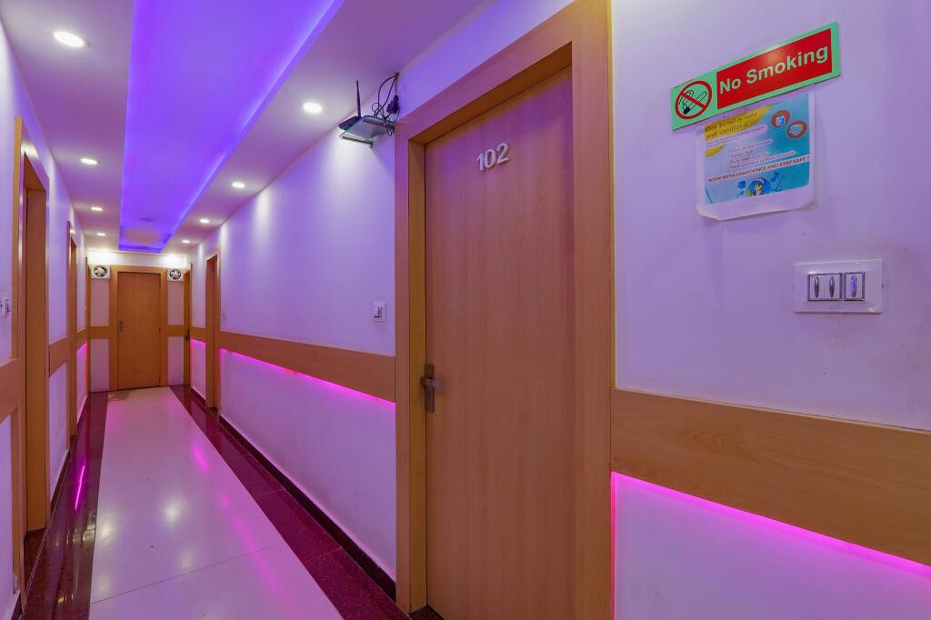 Сарнатх: Fabexpress Moti Mahal