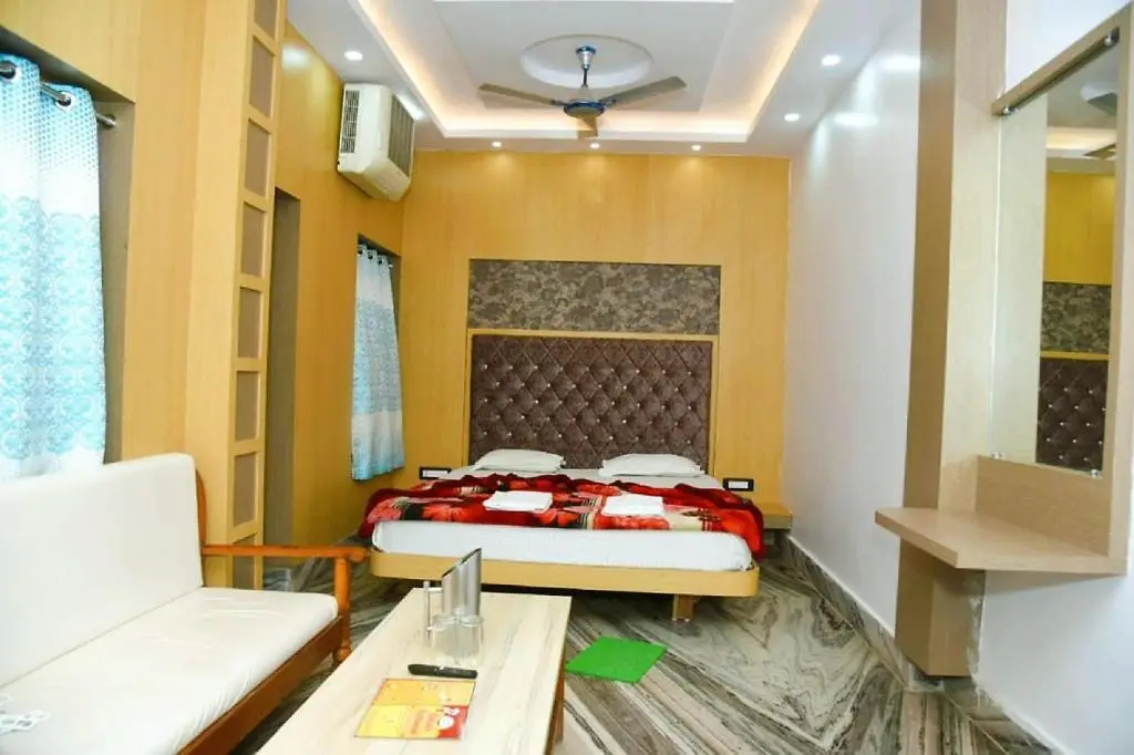 Деогхар: STAYMAKER Aditya Plaza